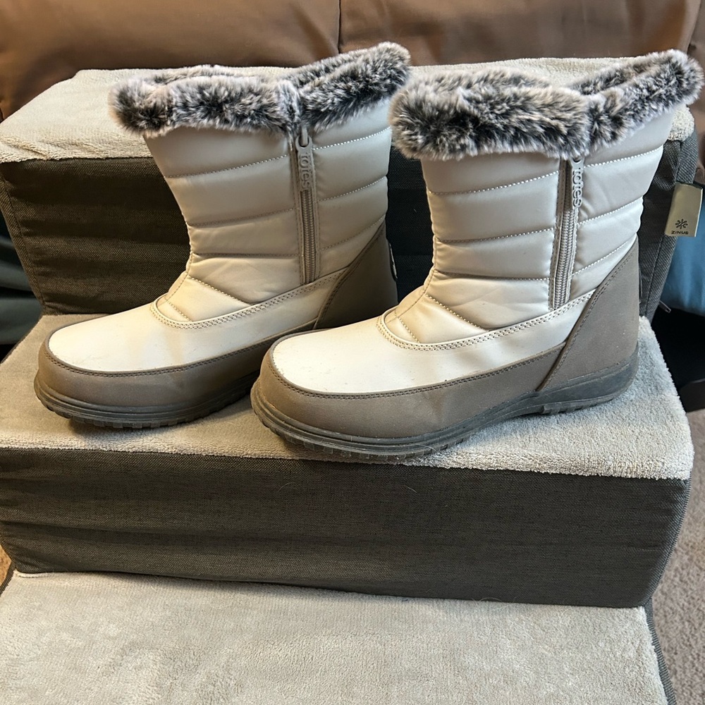 totes Ada Women’s Winter Boots - Size 9